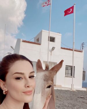 Zilan Duru Instagram - Seni yanımda götüremediğim için giderken bildiğin üzüldüm minik huzur 🤍🥹