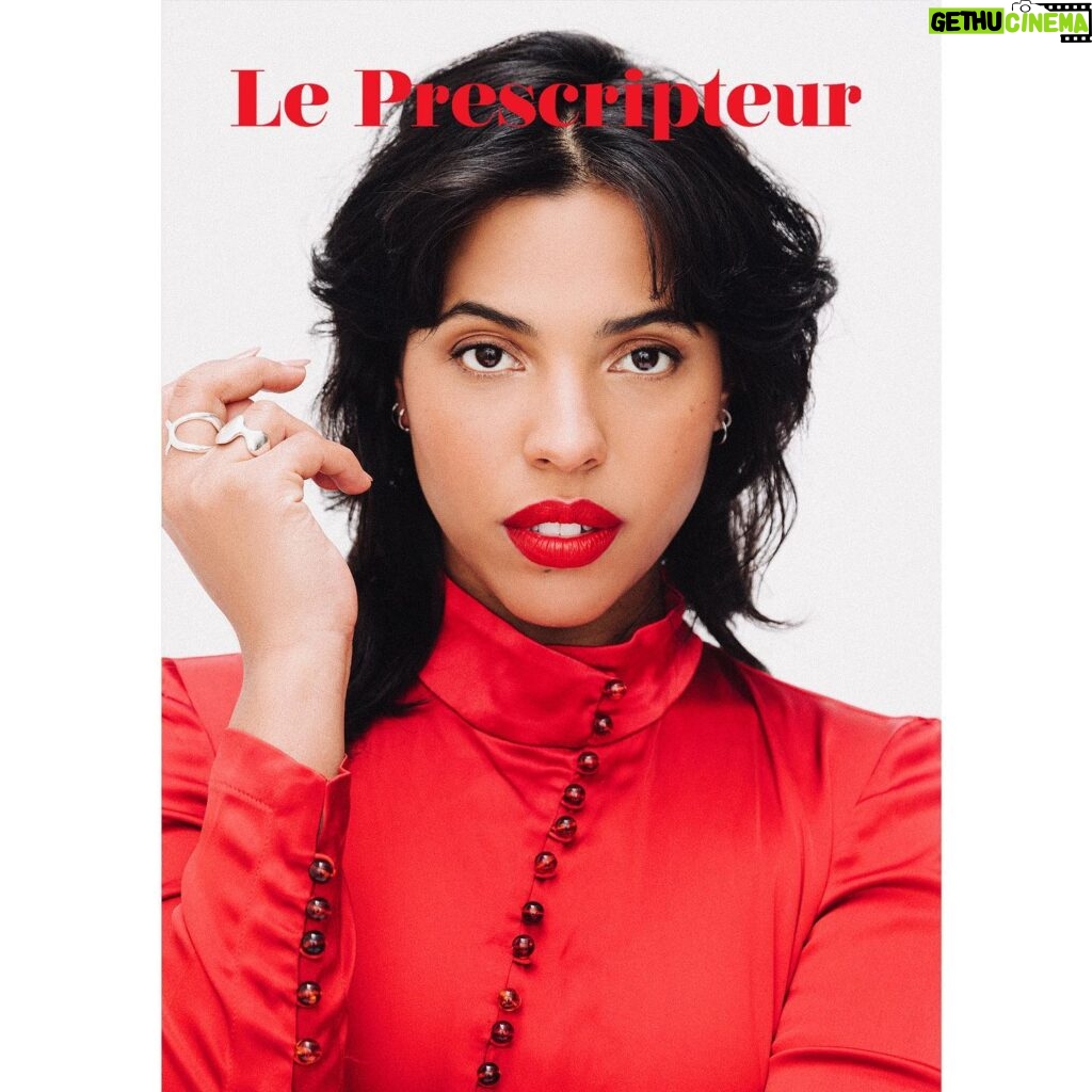 Zita Hanrot Instagram - OUT ! Le numéro de mai du Prescripteur est sorti et fierté de vous présenter @zitahanrot ♥️ en couverture ! Certains l’ont découvert dans @plancoeurfr, d’autres l’avaient déjà repérée quand elle avait remporté le César du meilleur espoir féminin en 2016 ! Cette actrice puissante et engagée 💪 est revenue le mois dernier dans les salles obscures avec « À mon seul désir », un film de Lucie Borleteau qui célèbre les corps et les désirs des femmes… 🔥Entretien à découvrir dans @leprescripteur 🤘! Vous préférez la 1 ou la 2 ? . . . 📸 @luciesassiat 💄 @cheval.celine ✍️ @cha.dau . . Robe @_dianeparis_ bijoux @mara.paris costume @bashparis top @nastraze_official