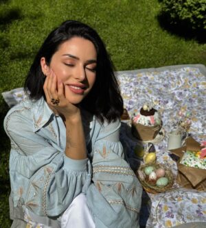 Zlata Ognevich Instagram - Христос Воскрес! 🙏🌿 
Нехай Великдень принесе світло, радість та затишок  у кожну оселю. 🐣🏡
Хай кожна українська сімʼя у повному складі збереться за родинним столом у мирній Україні 🌾
#Великдень #ХристосВоскресе