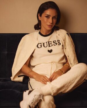 Zlata Ognevich Instagram - Спорт для мене — це порятунок, тому я взяла участь у проєкті Guess x Elle «У русі життя». Тричі на тиждень у моєму графіку є фізична активність, це must have. Хочу — не хочу, є бажання чи немає, обов’язково йду на тренування. Я вольова людина, і мене рятує моя сила волі. Коли немає мотивації, то вмикається внутрішній голос, який каже: «Злата, треба».

У житті кожної жінки трапляються різні періоди: коли земля йде з-під ніг і коли ми літаємо на крилах від щастя. І після цих моментів ми стаємо сильнішими, мудрішими.
Переходьте на сайт @elle_ukraine, читайте нове інтерв’ю. Відчуйте зв’язок із собою і прислухатися до голосу власного серця.
@guess x @ultragroup.ua