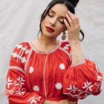 Zlata Ognevich Instagram - Сьогодні ми святкуємо День вишиванки – символ нашої культури, нашої історії, нашої душі❤️ Кожен стібок на сорочці – це маленька історія, сповнена теплом і світлом наших предків. Вдягаймо вишиванки з гордістю та любов’ю, адже вони об’єднують нас і нагадують про те, хто ми є🫂 Вітаю вас усіх зі святом, дорогі українці! Нехай наші вишиванки будуть завжди з нами, зігріваючи наші серця і надихаючи на нові звершення. 🇺🇦
