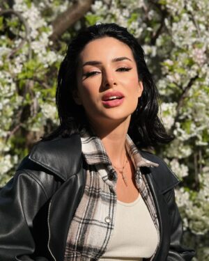 Zlata Ognevich Instagram - 🐈‍⬛🌹