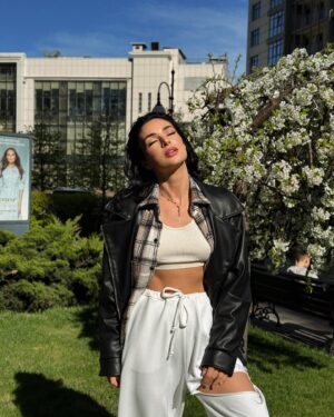 Zlata Ognevich Instagram - 🐈‍⬛🌹