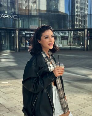 Zlata Ognevich Instagram - 🐈‍⬛🌹