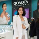 Zlata Ognevich Instagram – Це була особлива зустріч. Під час мого виступу разом з вами ми зібрали понад 85 000 грн на потреби національно реабілітаційного центру @unbroken.ukraine . Місія фонду – рятувати, протезувати та реабілітувати українців в Україні.
 
Дякуємо ювелірному магазину @zolotakraina та @respublikapark за надихаючу атмосферу!👏❤️

Разом ми сила 🫶