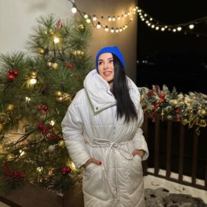 Zlata Ognevich Instagram - Мої плани на найближчі дні: 
❄️ варити какао; 
❄️ обирати подарунки;
❄️ дати декілька виступів; 
❄️ донатити; 
❄️ гуляти засніженим парком; 
❄️ проводити час з близькими. 

Які плани у вас? 🫶
#ZlataOgnevich #зима #різдво #українці #новийрік #дім #Україна