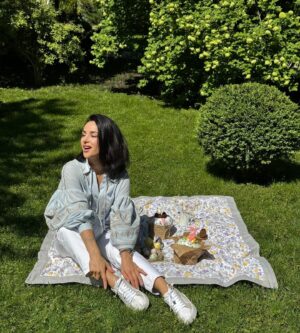 Zlata Ognevich Instagram - Христос Воскрес! 🙏🌿 
Нехай Великдень принесе світло, радість та затишок  у кожну оселю. 🐣🏡
Хай кожна українська сімʼя у повному складі збереться за родинним столом у мирній Україні 🌾
#Великдень #ХристосВоскресе