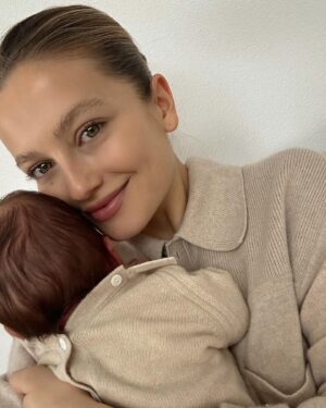 Zoë Pastelle Holthuizen Instagram - one month 👼🏼
