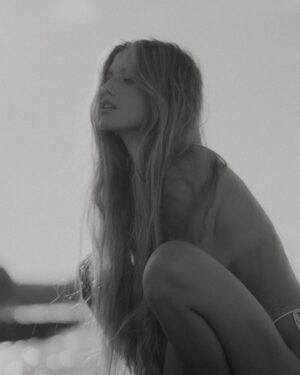 Zoë Pastelle Holthuizen Instagram - summer dreaming 🖤