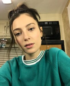 Actress Zoe Levin HD Instagram Photos and Wallpapers May 2021