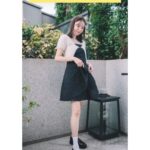 Zoie Tam Instagram - 把生活過得溫暖有趣 讓每天都以自己喜愛的方式來渡過🙃 Top @jacquemus Dress #redvalentino Accessories @artemadridofficial Shoes @sam_edelman_hk