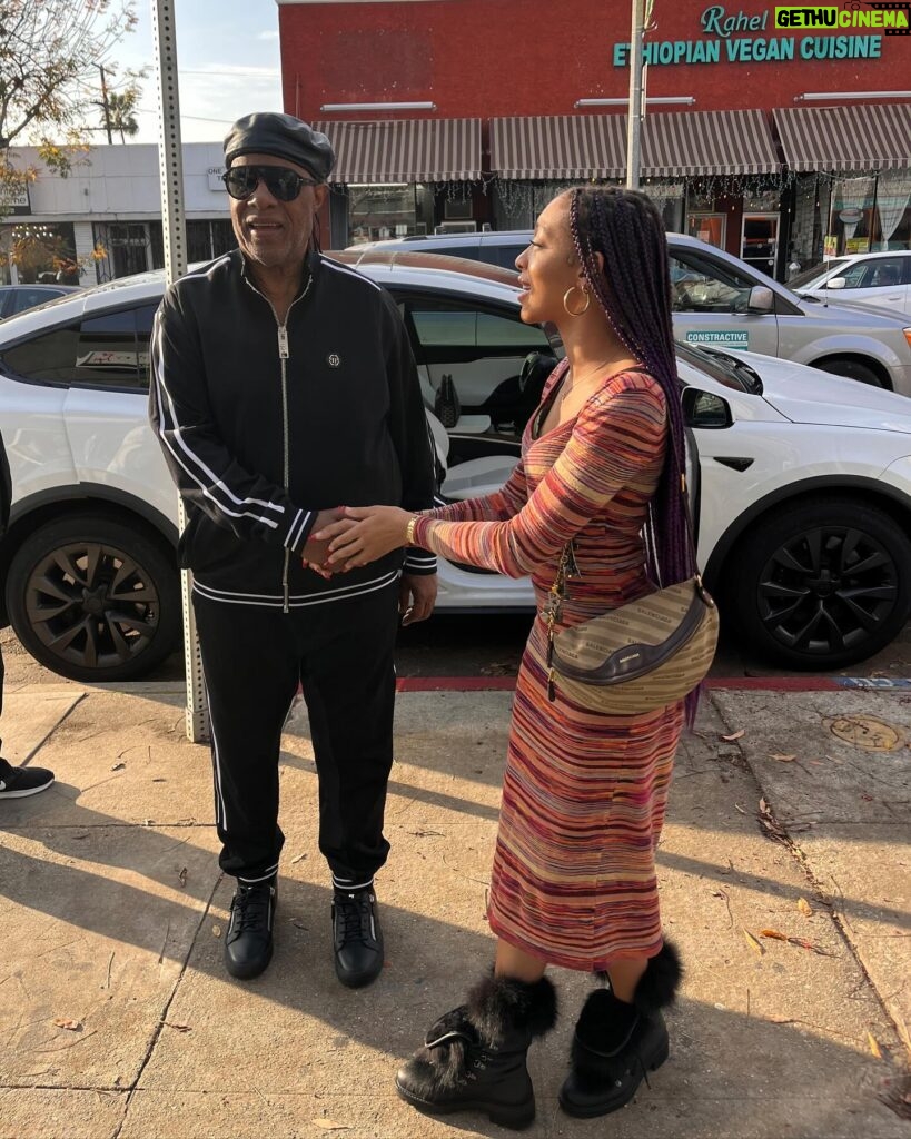 Zolee Griggs Instagram - A win for music lovers (aka me) I’m literally driving down Fairfax and see THEE legend Stevie Wonder on the side walk. I told him how Innervisions is a beautiful body of work. Omg love you #StevieWonder