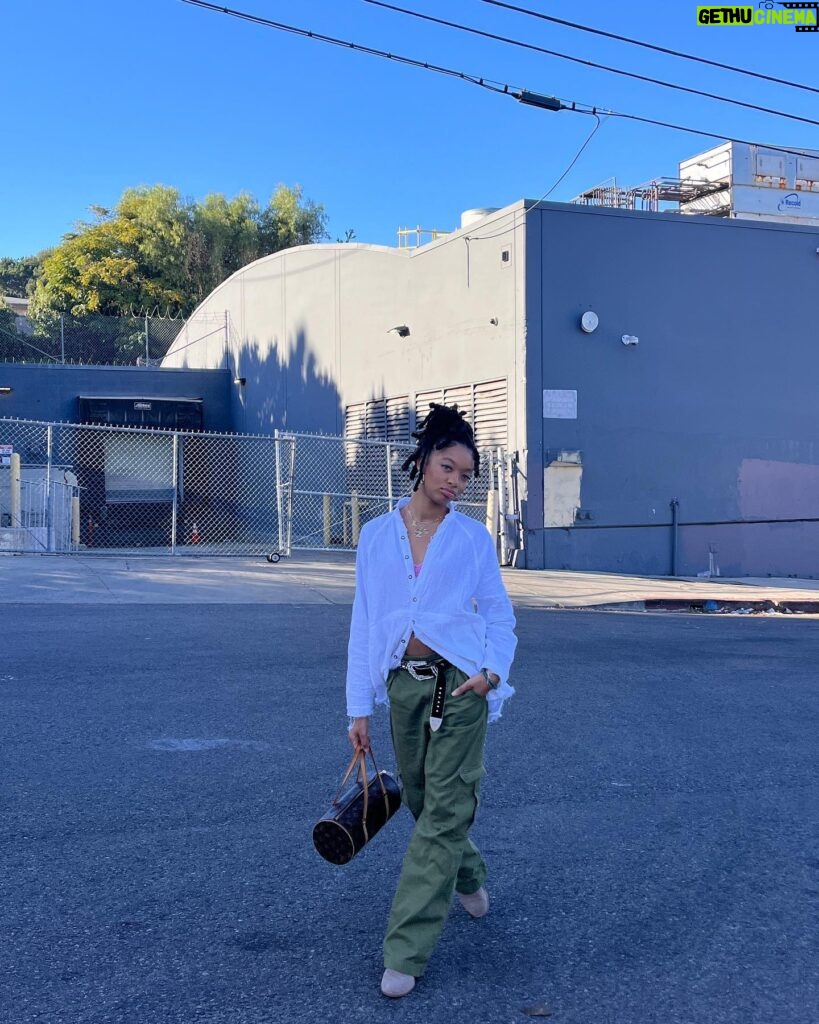 Zolee Griggs Instagram - Fall? No it’s 80° in LA