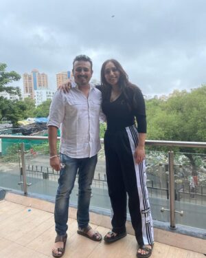 Zoya Hussain Instagram - What a generous and humble person, thank you for having me on this ride, reporting for duty in Pahalgam sir, director sir. Also, laughing at all my lame ass jokes. Now, are we racing to the abs? @tejasdeoskar #newfilm #comingsoon