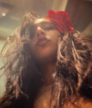 Zoya Hussain Instagram - Achievement unlocked: One’s NG shot is another’s 200th post. I try.