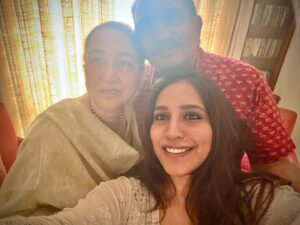 Zoya Hussain Instagram - Eid Mubarak from us to you ❤️