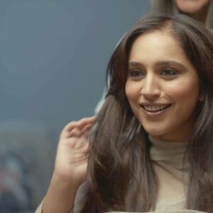 Zoya Hussain Instagram - See how the Dyson airwrap protects your hair from any extreme heat damage while still letting you experiment with different styles and looks.
@dyson_india @namratasoni @tweakindia