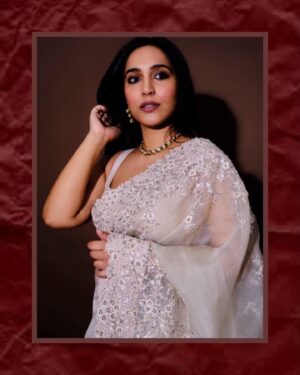 Zoya Hussain Instagram - 🤍

In @mrunalinirao and @mahesh_notandass @v.s.s.s_sindhi_swad @lionrajuvm @transcontriumphofficial 

🥻 @dhruvadityadave 
💄 @makeupwali 
📸 @behalsahil 

@elevate_promotions