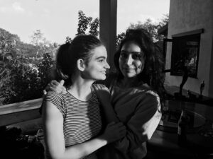 Zoya Hussain Instagram - Kittens and puppies and 🥜 @molfarnist