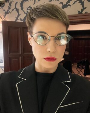 Zoya Yarovitsyna Instagram - Попросила нейросеть сгенерировать комментарии. Зоечка, вам так идет новый цвет, больше чем грязь - Ладе Ларгус! Но мы, конечно, привыкли к блонду, а вообще, разницы нет, все равно ты - мужик. 

Скоро этот искусственный интеллект заменит даже ботов и хейтеров! Успевайте написать свое мнение!