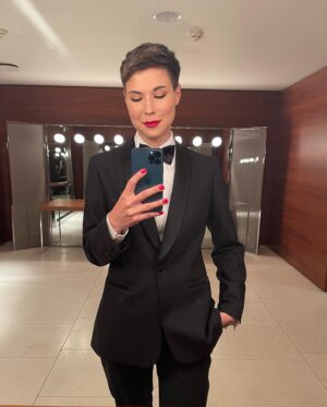 Zoya Yarovitsyna Instagram - Попросила нейросеть сгенерировать комментарии. Зоечка, вам так идет новый цвет, больше чем грязь - Ладе Ларгус! Но мы, конечно, привыкли к блонду, а вообще, разницы нет, все равно ты - мужик. 

Скоро этот искусственный интеллект заменит даже ботов и хейтеров! Успевайте написать свое мнение!