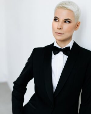 Zoya Yarovitsyna Instagram - Нескучный ведущий на ваше мероприятие

Фото: @anngorrbacheva 
Макияж: @elvirariabtseva_makeup
