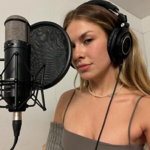 Zsá Zsá Inci Bürkle Instagram - They call me her, They call me ZAS ZAS ! 📳🗑⚡️