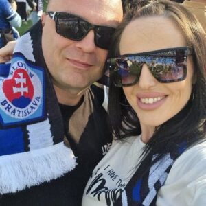Zuzana Žilinčíková Instagram - Môj prvý futbalový zážitok a hneď takýto skvelý zápas. Bratislava sa stala majstrom ligy a atmosféra bola priam neuveriteľná. Fanúšikovia boli skvelí. Gratulujem víťazom👏
#futbalbratislava #slovakia #slovensko #bratislava #football #slovan #skslovan