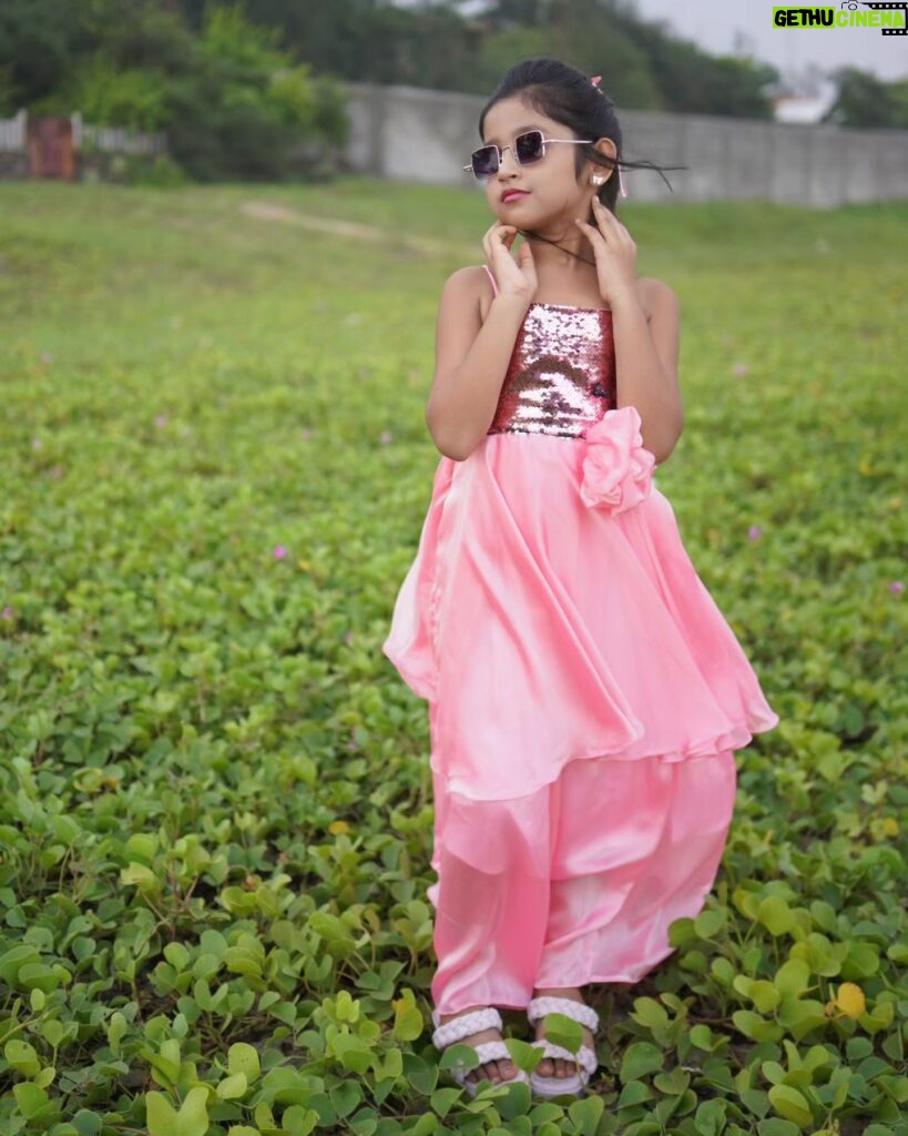 aazhiya sj Instagram - 🩷🩷🩷 the pinky pink . . . . Costume @__mona_fashion__ @aloraa_by_jd styling @seldonartistry mua @teen_wid_alpha_ lens