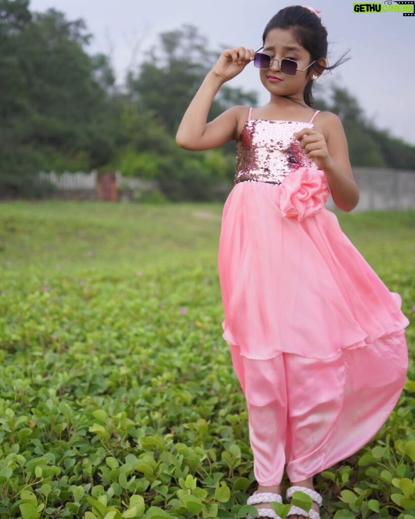 aazhiya sj Instagram - 🩷🩷🩷 the pinky pink . . . . Costume @__mona_fashion__ @aloraa_by_jd styling @seldonartistry mua @teen_wid_alpha_ lens