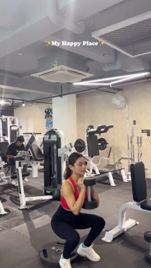 alismita goswami Instagram - Thoda toxic 🔥 

#reelitfeelit #gym
