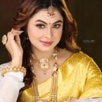 alismita goswami Instagram - 💛 Makeover @mousumi_makeup_artist Photography @kamaldeyphotography Wearing @momis_wardrobe Jewellery @jewelshine_by_momis_wardrobe