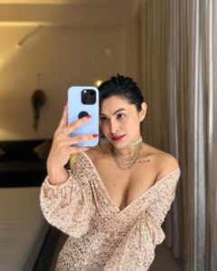 alismita goswami Instagram - The Prize 🪽
