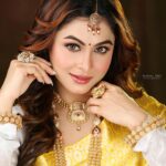 alismita goswami Instagram - 💛 Makeover @mousumi_makeup_artist Photography @kamaldeyphotography Wearing @momis_wardrobe Jewellery @jewelshine_by_momis_wardrobe