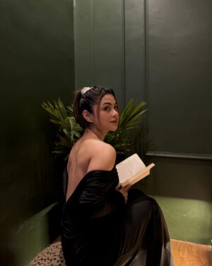 alismita goswami Instagram - Treat me like God handed me to you personally 👸