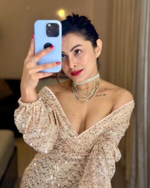 alismita goswami Instagram - The Prize 🪽