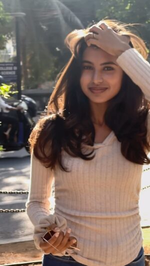dharshini sudhakar Instagram - Sun slapped😂❤️!!!