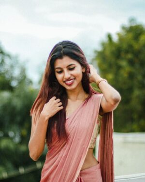 dharshini sudhakar Instagram - FT. @dharshini.offl 
.
Shot on @canonindia_official 
.
.
.
#love #saree #potrait #shoot #canon #canon80d #canon50mm14 #lightroom