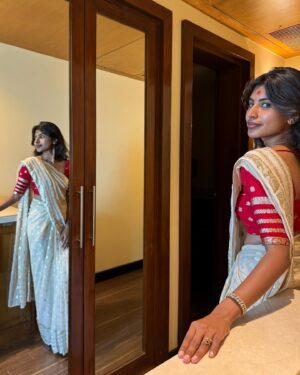 dharshini sudhakar Instagram - Puthaandu vazhthukal ❤️🙏
.
.
.
.
Special someone gifted me this saree 🙈🫶🏼🧿