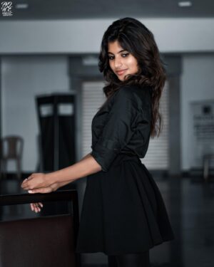dharshini sudhakar Instagram - Black is the new love 🖤✨
📸 : @prince.photo.graphy