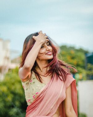 dharshini sudhakar Instagram - FT. @dharshini.offl 
.
Shot on @canonindia_official 
.
.
.
#love #saree #potrait #shoot #canon #canon80d #canon50mm14 #lightroom