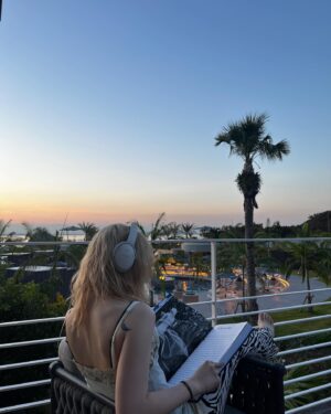 eill Instagram - @botanicalpoolclub 🧊🦋

温水プールでおしゃなカクテル飲んでサウナはいって星をみて月を眺めて最高ちゃん