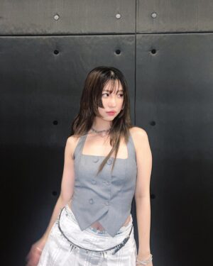 eill Instagram - 🐰💗 @nylonjapan night ❤︎

Hair make up @tsukushi_tomita 
Styling @aisuganuma