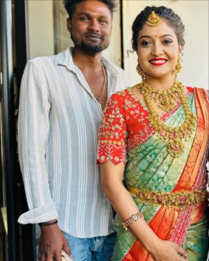 kruttika ravindra Instagram - An Appreciation Post ♥️
@i_am_rajz_ 
2015 ಇಂದ ನಾನ್ ಮಾಡಿರೋ ಎಲ್ಲಾ movie/serial/photoshoot/addshoots ಗಳಿಗೆ ನನ್ನ “PMUA” ಆಗಿ ಕೆಲಸ ಮಾಡಿದ್ ನೀವು ಇವತ್ತು ನಂಗೆ "all time favourite look"ಕೊಟ್ಟಿದೀರ ರಾಜು. One of the best eye makeups as I always say 😁
ನನ್ನ ಪ್ರತೀ project ಗು ನೀವ್ ನೆನಪಾಗ್ತೀರ. ಇನ್ನೂ ಹೆಚ್ಚು ಬೆಳೀರಿ. ಖುಷಿಯಾಗಿರಿ. 
May god bless you with the best 🤗🤗
