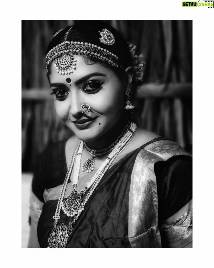 kruttika ravindra Instagram - 😊 • • #kruttikaravindra #actress #india #love #instagood #instagram #life #likeforlikes #follow #picoftheday #photo #portrait #photographer #kannada #kannadathi #karnataka #viral #trending