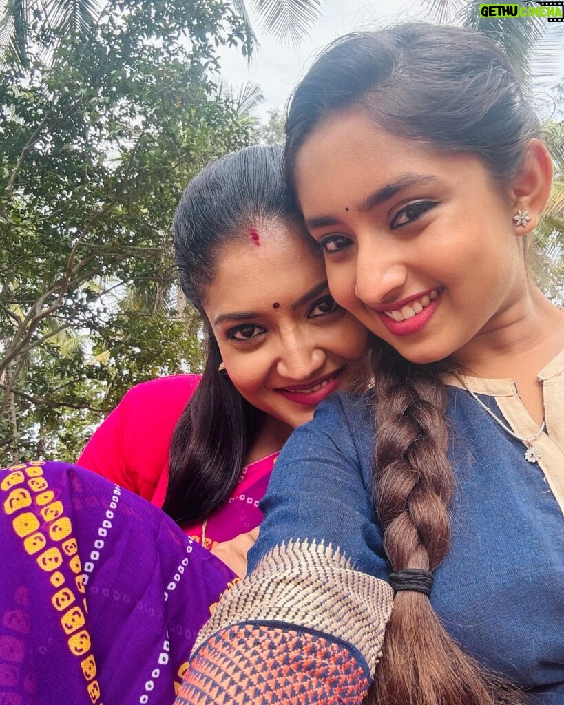 kruttika ravindra Instagram - Reel and Real ♥️🤗 • • #kruttikaravindra #actress #india #instagram #kannada #kannadathi #karnataka #instagood #love #life #friends #zeekannada #bhoomigebandabhagavantha #kannadamusically #photography #picoftheday