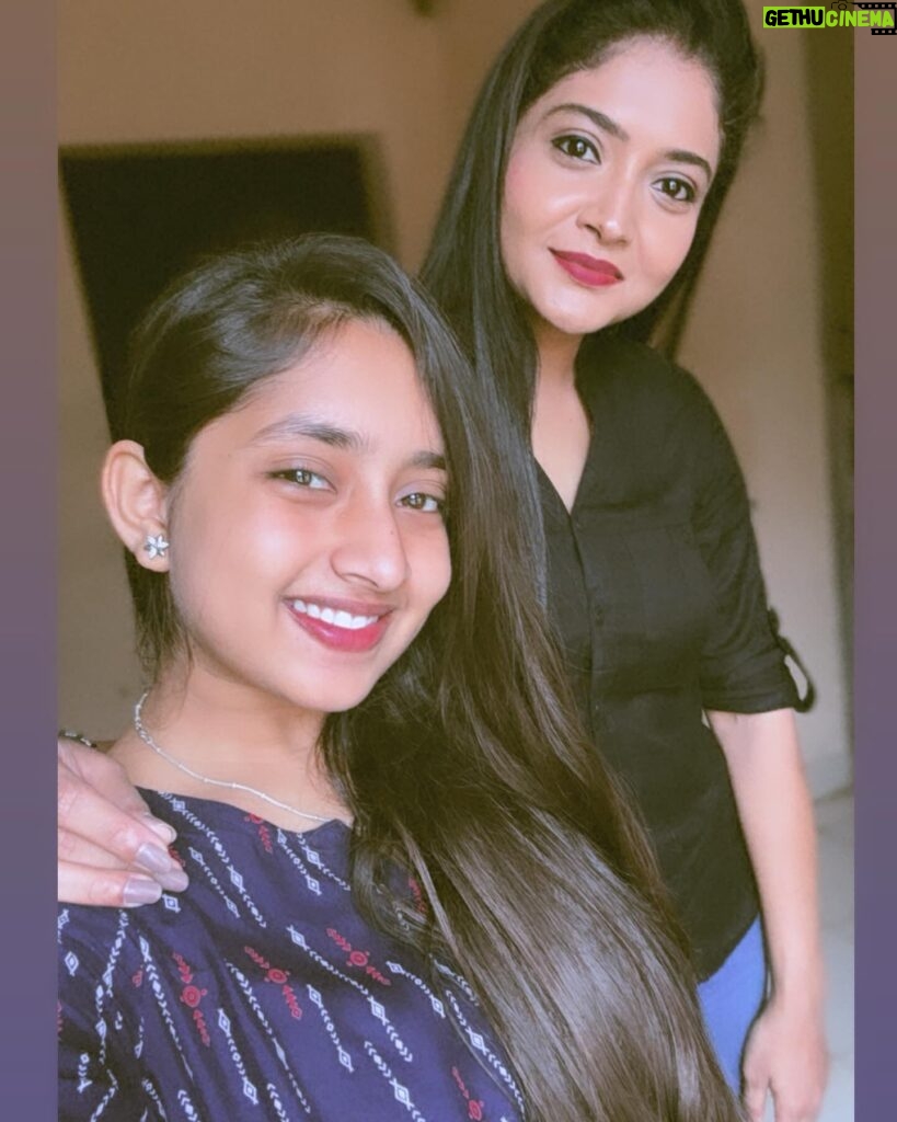 kruttika ravindra Instagram - Reel and Real ♥️🤗 • • #kruttikaravindra #actress #india #instagram #kannada #kannadathi #karnataka #instagood #love #life #friends #zeekannada #bhoomigebandabhagavantha #kannadamusically #photography #picoftheday