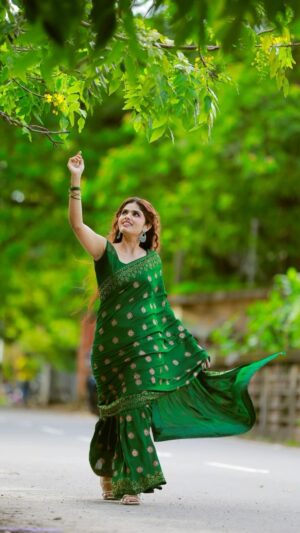 neerasethudas Instagram - ആരാധകരെ ശാന്തരാകുവിൻ 🤪🥳

#kerala #mallugram #treding #model #phottooftheday #streetphotography #reelkarofeelkaro