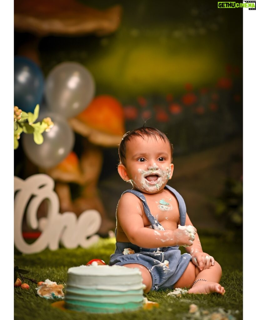 sree priya Instagram - Alludu babu turning 1️⃣ I can’t forget the moment when i saw you the first while doctor is taking you out chinnoda😍 can’t believe that am the one who told evryone it’s a baby boy 👶i still remember the happy tears in ech one of us 🥹 i still remember the first hold 👩‍🍼 ua such a blessing to us bangaru ♥️ Happy first birthday PRAKHYATH 🍰 god bless you nanna🙌 Cake : @dessert.doodle yuummmm it was 😋totally loved the taste ,li’ll boy enjyd eating it 😄 Photography : @kidio_studio rakesh jiiiii ..such a cute pictures i say ♥️