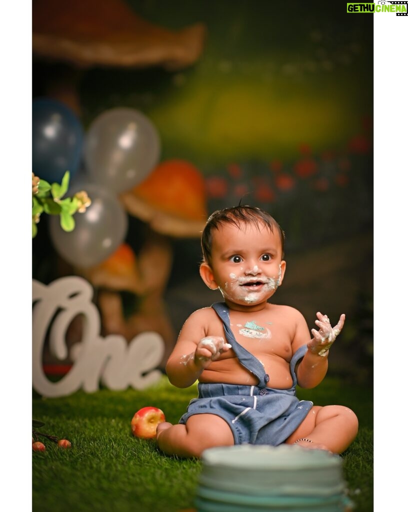 sree priya Instagram - Alludu babu turning 1️⃣ I can’t forget the moment when i saw you the first while doctor is taking you out chinnoda😍 can’t believe that am the one who told evryone it’s a baby boy 👶i still remember the happy tears in ech one of us 🥹 i still remember the first hold 👩‍🍼 ua such a blessing to us bangaru ♥️ Happy first birthday PRAKHYATH 🍰 god bless you nanna🙌 Cake : @dessert.doodle yuummmm it was 😋totally loved the taste ,li’ll boy enjyd eating it 😄 Photography : @kidio_studio rakesh jiiiii ..such a cute pictures i say ♥️